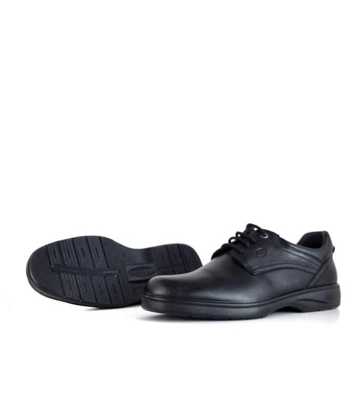 Vista de la suela ultra ligera y antideslizante del zapato Luisetti en zapato negro