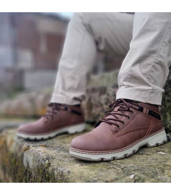 Bota hombre Champi J'hayber marron puesta en los pies