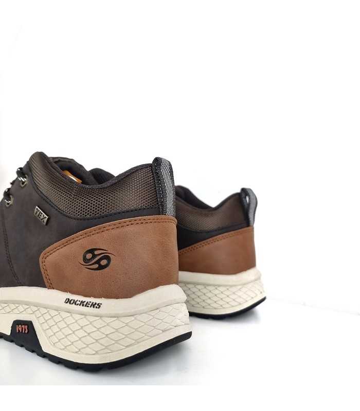 Detalle del refuerzo en el talón del botón Dockers marrón para hombre en botin marron