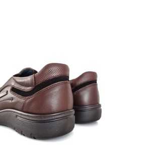 Vista del talón de mocasín impermeable Street marrón