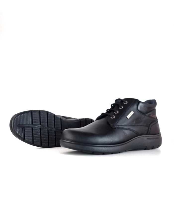 Vista del piso de poliuretano ligero y antideslizante del botón impermeable Luisetti de bota negra