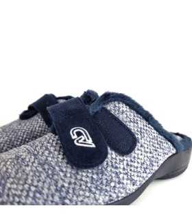 detalle de tita con cierre de velcro de zapatillas azul de cabrera de mujer
