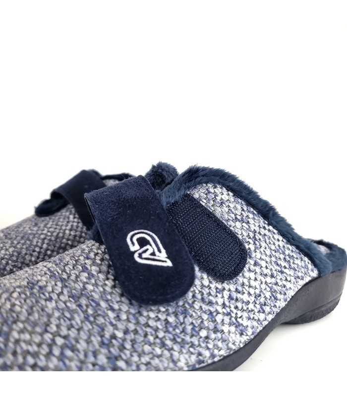 detalle de tita con cierre de velcro de zapatillas azul de cabrera de mujer