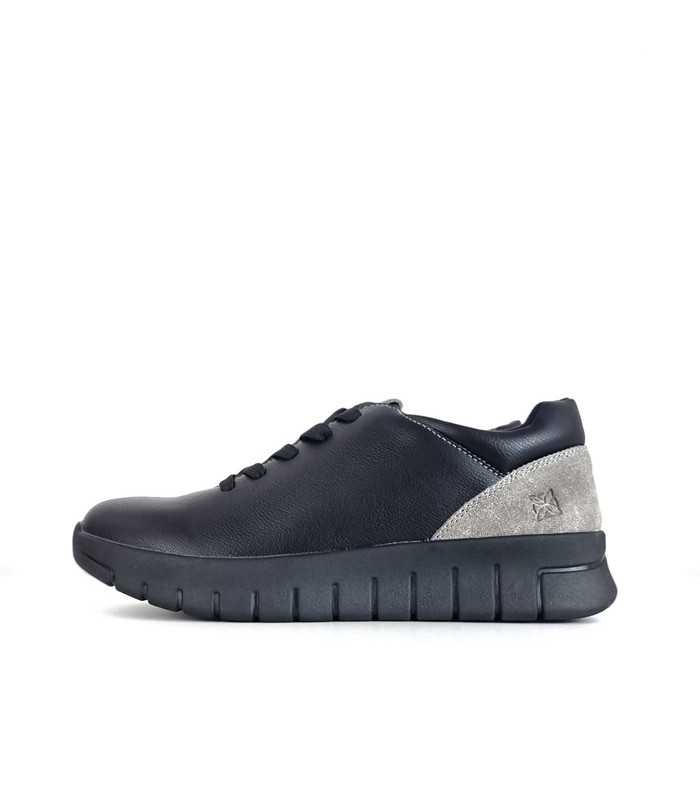Vista de perfil del zapatos negro topo para mujer de Renature, con cierre de cordones y suela ligera tipo runner.