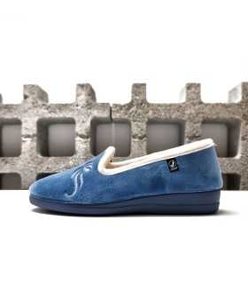 Perfil lateral zapatillas casa cerrada azul mujer bordado floral