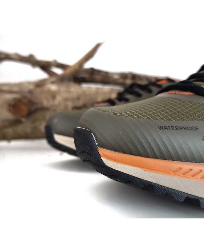 detalle de puntera de Zapatillas trekking Gascones Paredes color kaki