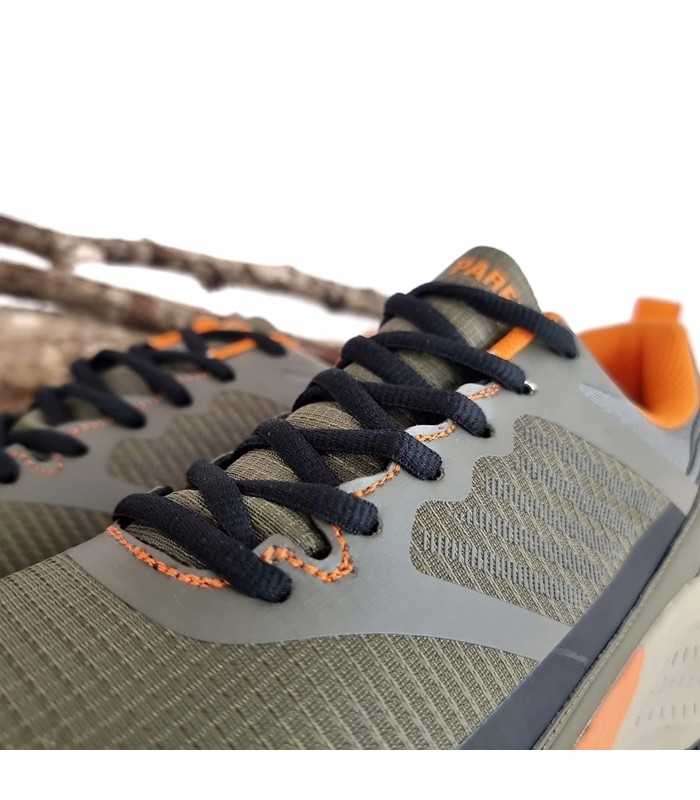 detalle del cierre de cordones de las zapatillas de senderismo de Paredes