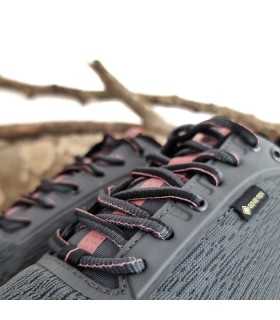 Foto de los Cordones : Cierre clásico con cordones ajustables para un ajuste cómodo.