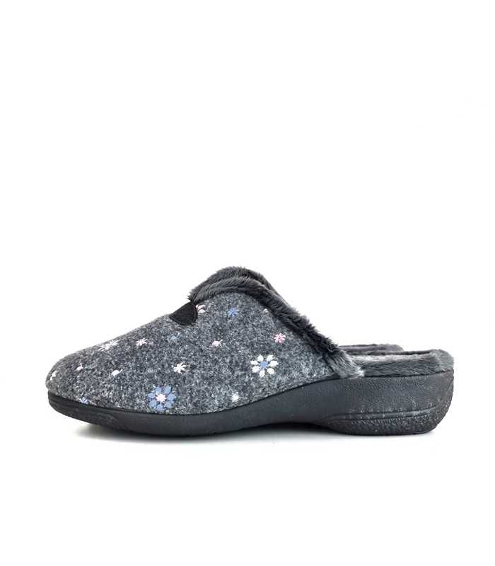 Perfil : Zapatilla de casa Cabrera con cuña de 4 cm y piso antideslizante.