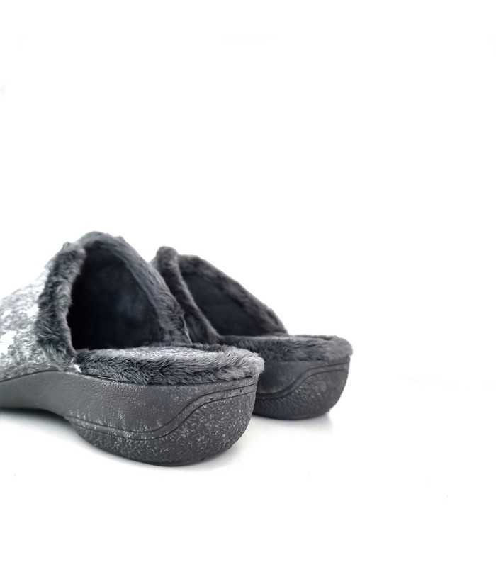 Vista posterior : Diseño clásico de zapatillas descalza con cuña, ideal para uso diario en casa.