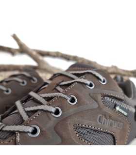 Vista del cierre con cordones de Zapatos marrónes Sidney Chiruca