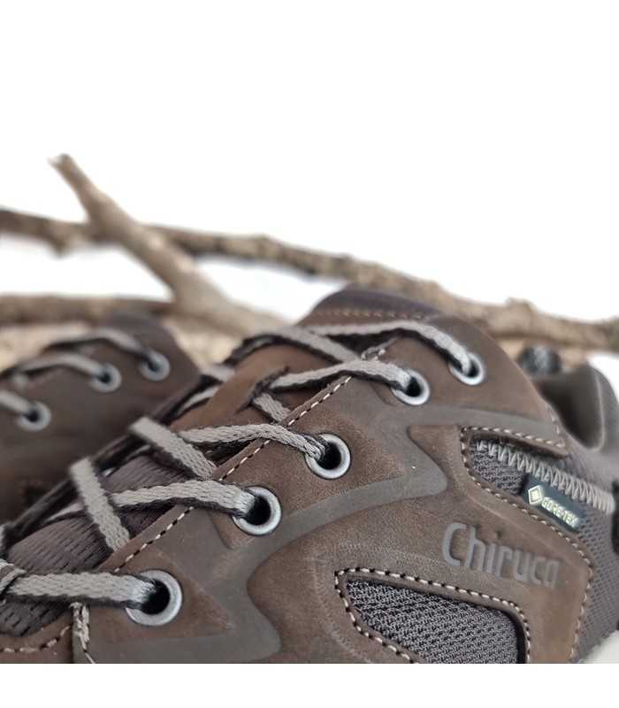 Vista del cierre con cordones de Zapatos marrónes Sidney Chiruca