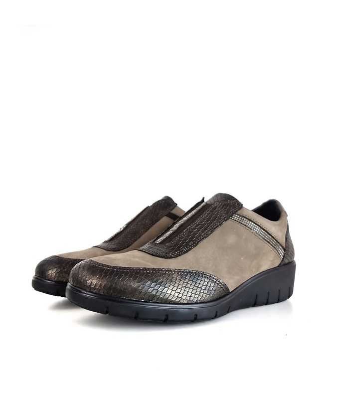 vista de medio perfil de zapatos de mujer con  Horma ancha para una mayor adaptación a todo tipo de pies.