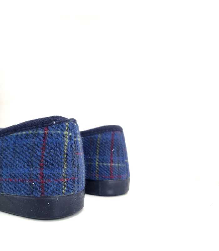 Vista trasera zapatilla de invierno mujer cuadros azul noche