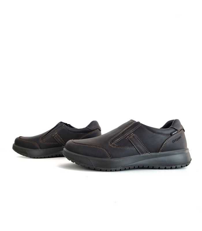 vista de los dos perfiles de Zapatos mocasín impermeable Grisport color marron