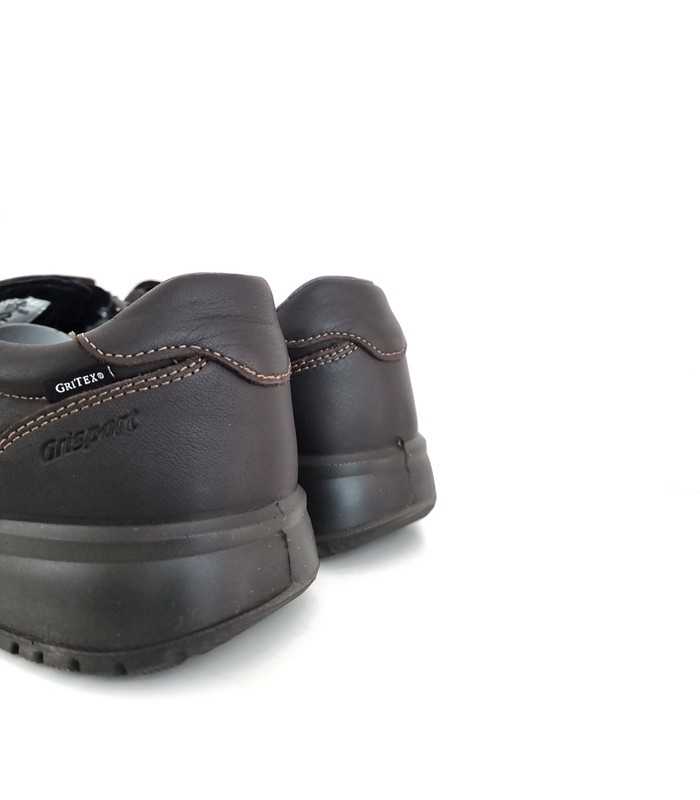 vista trasera de los zapatos impermeables marrones de Grisport