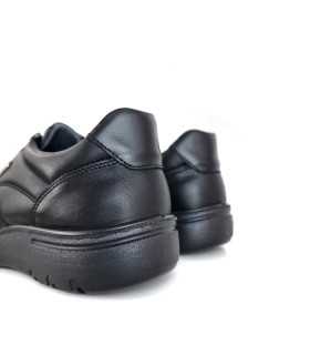 Vista del talón de Zapatos impermeables negro hombre, vist trasera