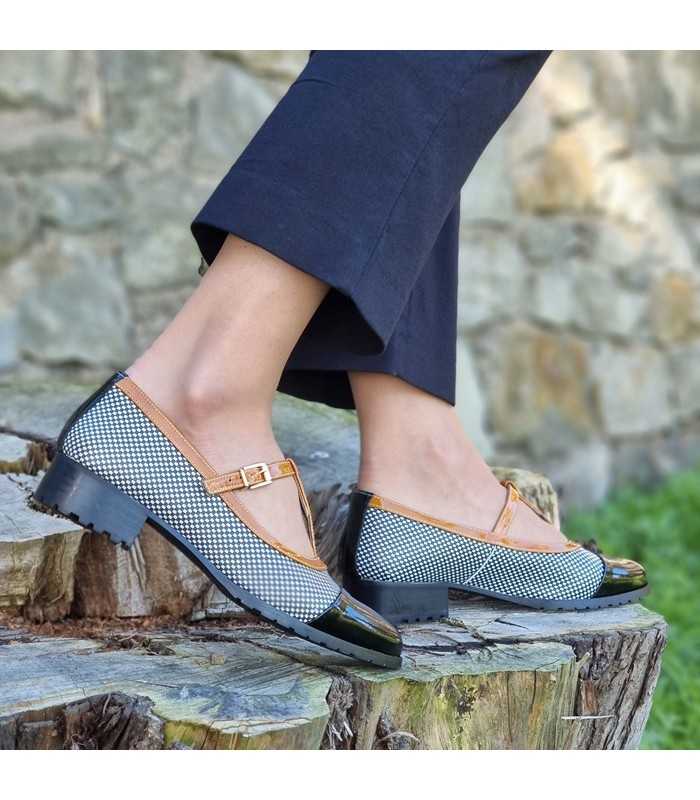 Zapatos mujer Mary Jane de Nival puestos en modelo