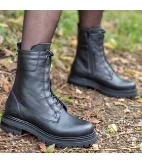 Bota militar piel mujer puestas en modelo