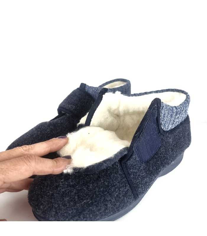 Vista del forro de pura lana virgen de la zapatillas bota azul