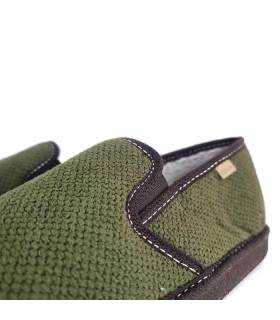 detalle del textil de zapatilla verde