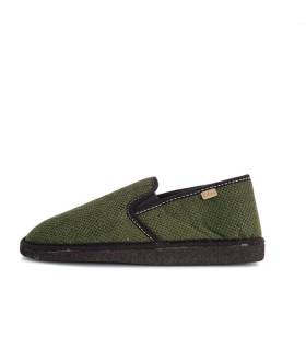 Zapatilla de casa hombre Cabrera en color verde, vista de medio perfil.