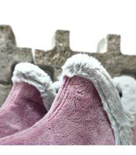 Detalle del ribete gris en zapatilla rosa de Garrido Muro
