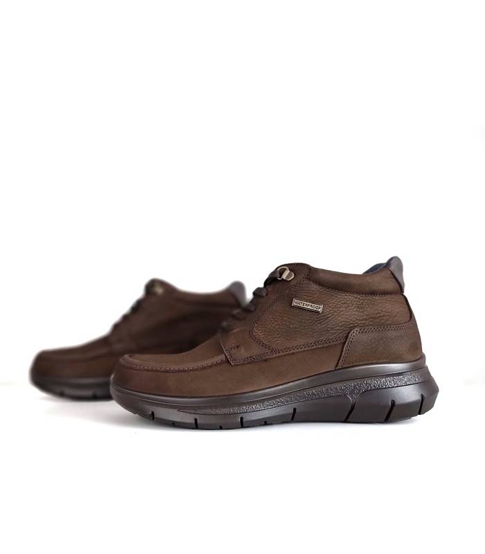 Botines hombre Luisetti en piel nobuk impermeable, vistas lateral y trasera.