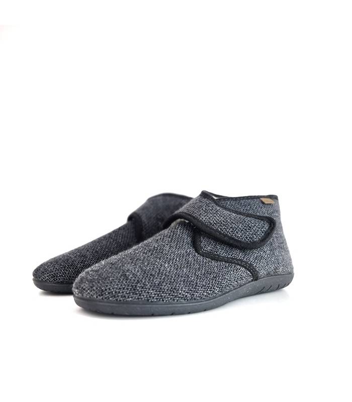 Zapatillas casa bota gris de Cabrera con forro de pura lana virgen, medio perfil.