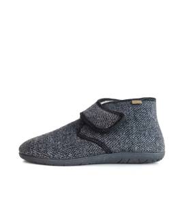 Zapatilla bota casa hombre con forro lana gris y cierre velcro, vista lateral.