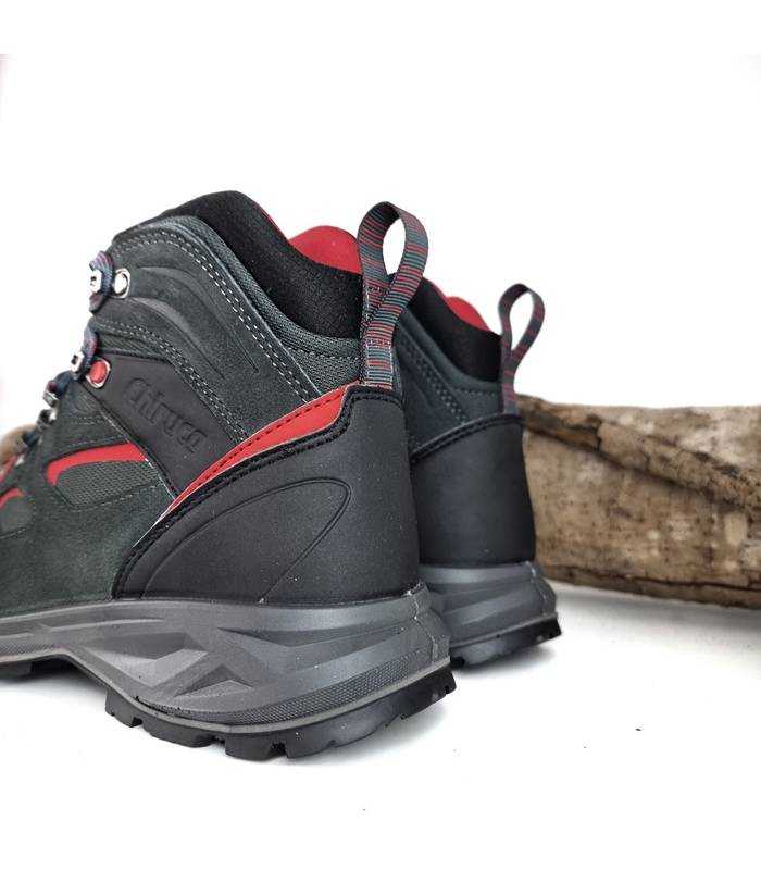 Detalle del talón reforzado y suela Trail de la bota Chiruca Estepa 19.