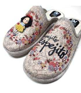 Figura en relieve: Zapatilla casa Blancanieves Salvi con figura