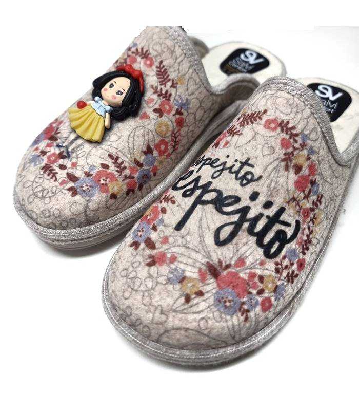 Figura en relieve: Zapatilla casa Blancanieves Salvi con figura