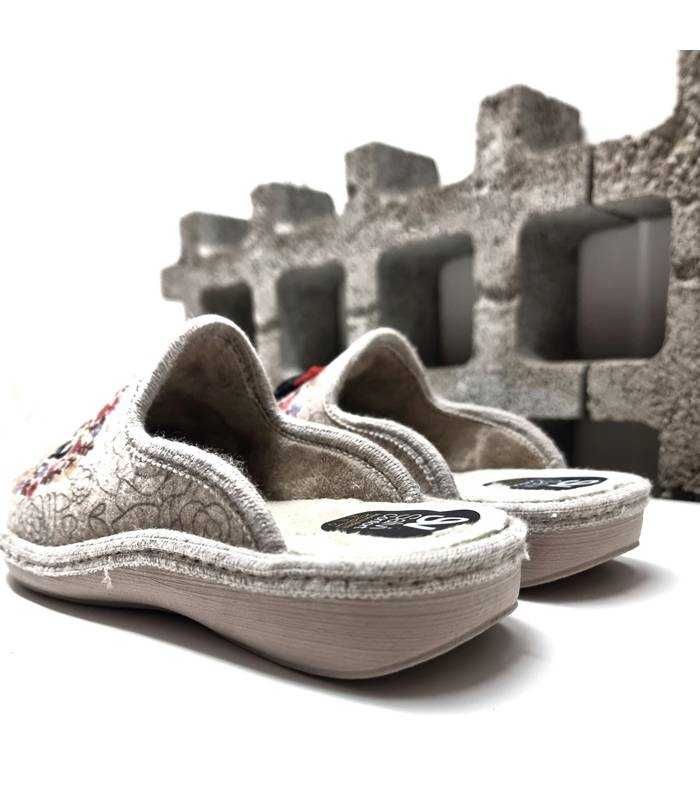 Forro interior: Forro suave pelito beige zapatilla casa mujer