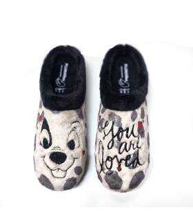 Vista superior de la zapatilla casa perro dálmata con diseño "You are Loved", tu eres amado