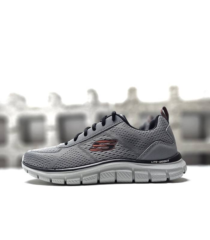 Zapatilla deportiva Skechers Track Leshur para hombre en color gris, vista lateral.
