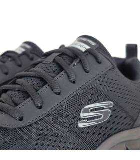 Detalle del tejido de malla de deportivo de Skechers color negro