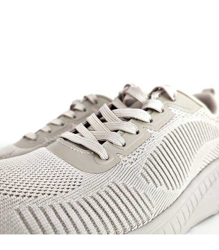 Primer plano de cierre de cordones y Diseño en malla técnica en tono nude.