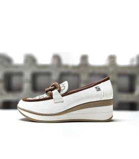 Zapato mocasín cuña  Chika10, vista de perfil