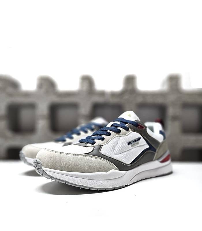 Vista semi Lateral en blanco: Zapatillas urbanas Dunlop para hombre en color blanco.