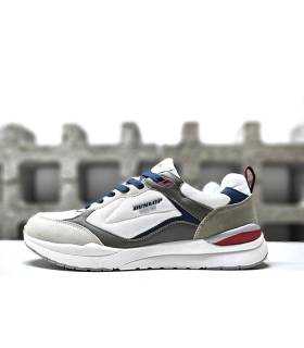 Vista Lateral en Blanco: Zapatillas deportivas casuales Dunlop para hombre en color blanco.