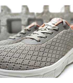 Detalle del tejido: Punto técnico transpirable con efecto acolchado de zapatilla de Skechers gris