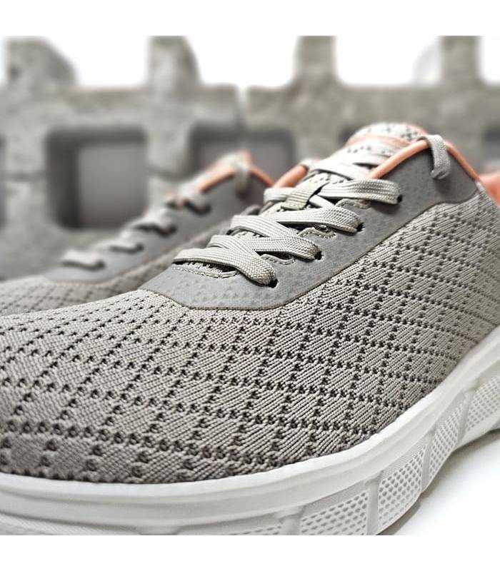 Detalle del tejido: Punto técnico transpirable con efecto acolchado de zapatilla de Skechers gris