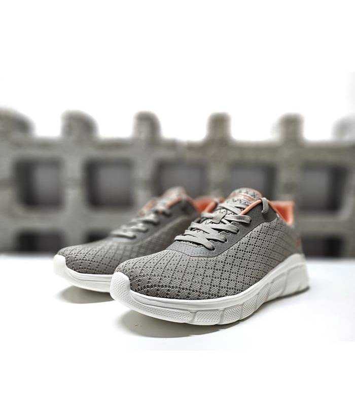 Vista de medio perfil: Deportivo gris de Skechers en color gris con Memory Foam™.