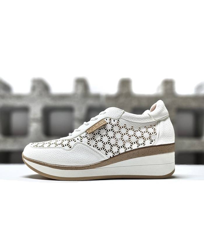 Vista de perfil de Zapato deportivo cuña Chika