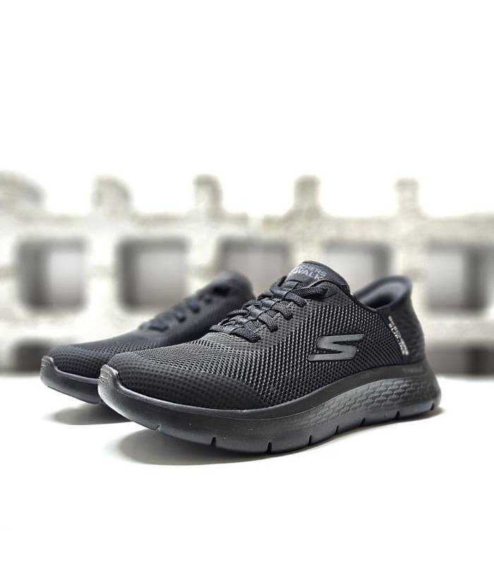 Skechers Go Walk Flex hombre en color negro con detalles sintéticos termosellados y suela flexible con tracción.