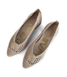 Zapatos salón beige de Nival, fabricado en España., visto desde arriba