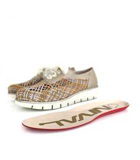 Primer plano de la plantilla extraíble y acolchada del zapato de cordones mujer Nival.