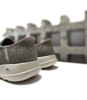 detalle Heel Pillow Skechers taupe slip-ins vista trasera