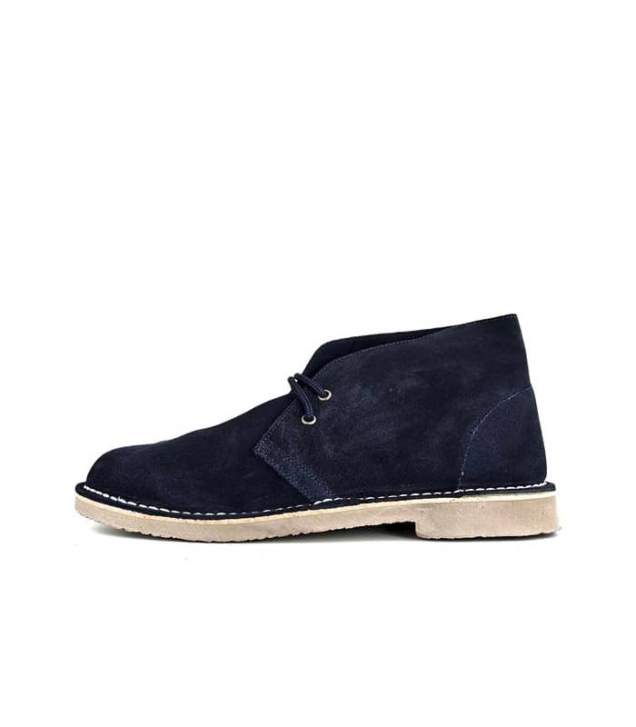 Bota ligera de piel azul marino pisa cacas